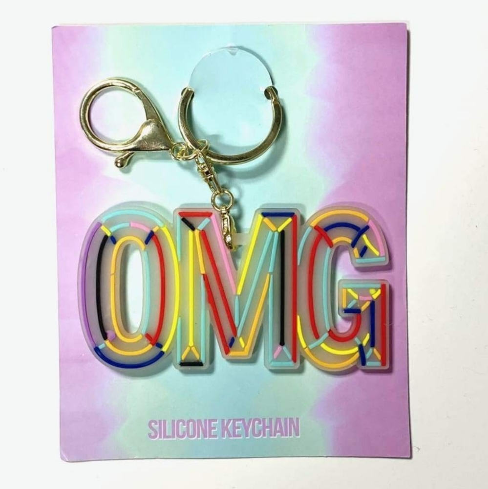 *Hang Accessories* Silicone Keychain